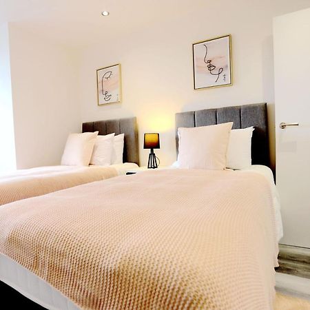 Birmingham Necairport Interchange Shortstay Homebase Bagian luar foto