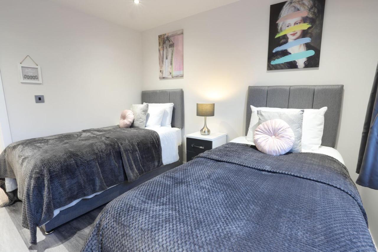 Birmingham Necairport Interchange Shortstay Homebase Bagian luar foto